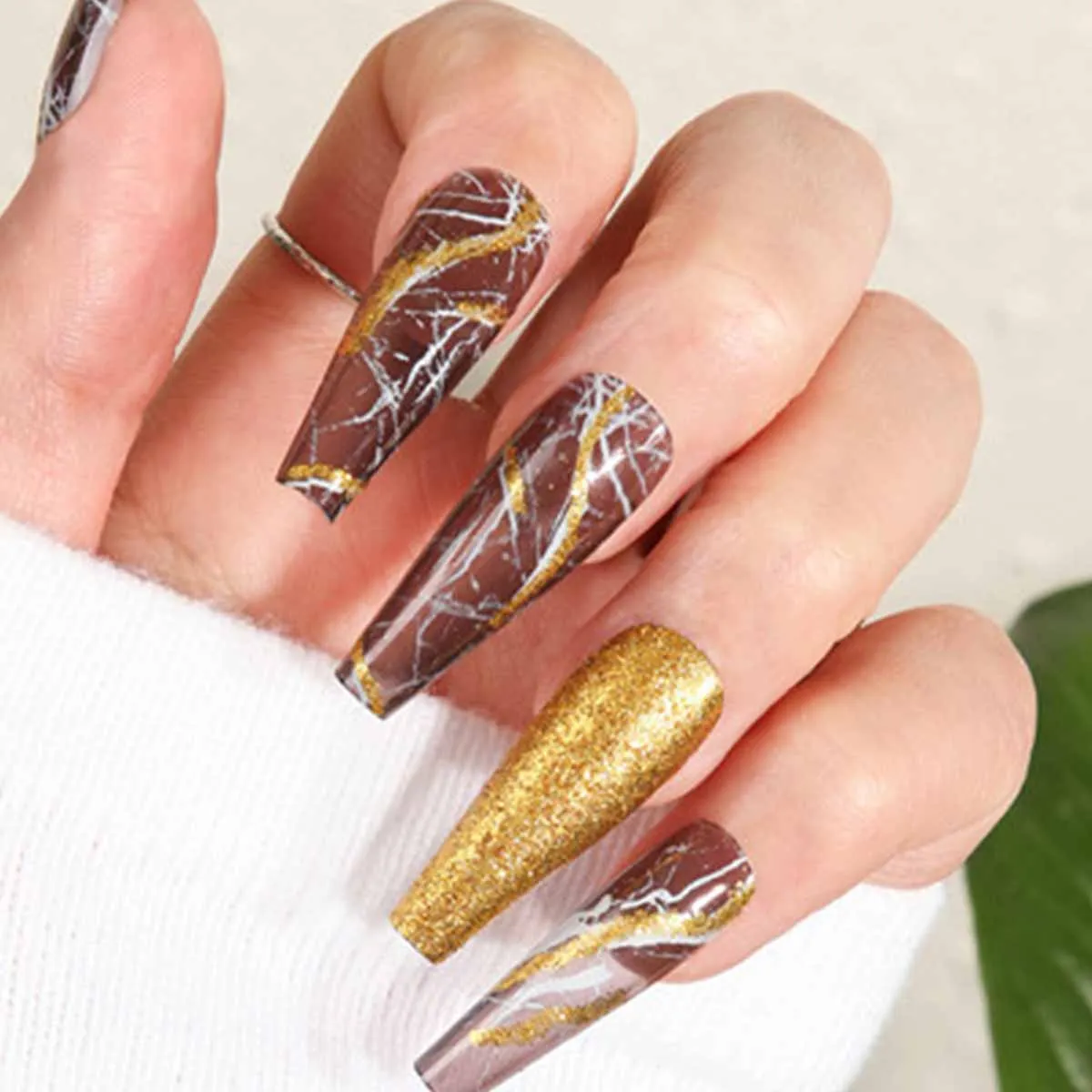 Elegant Gold Marble Nails with a Touch of Charm