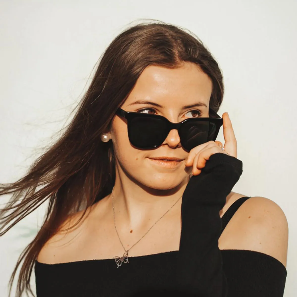 Delia sunglasses in Black | TIJN display picture 2