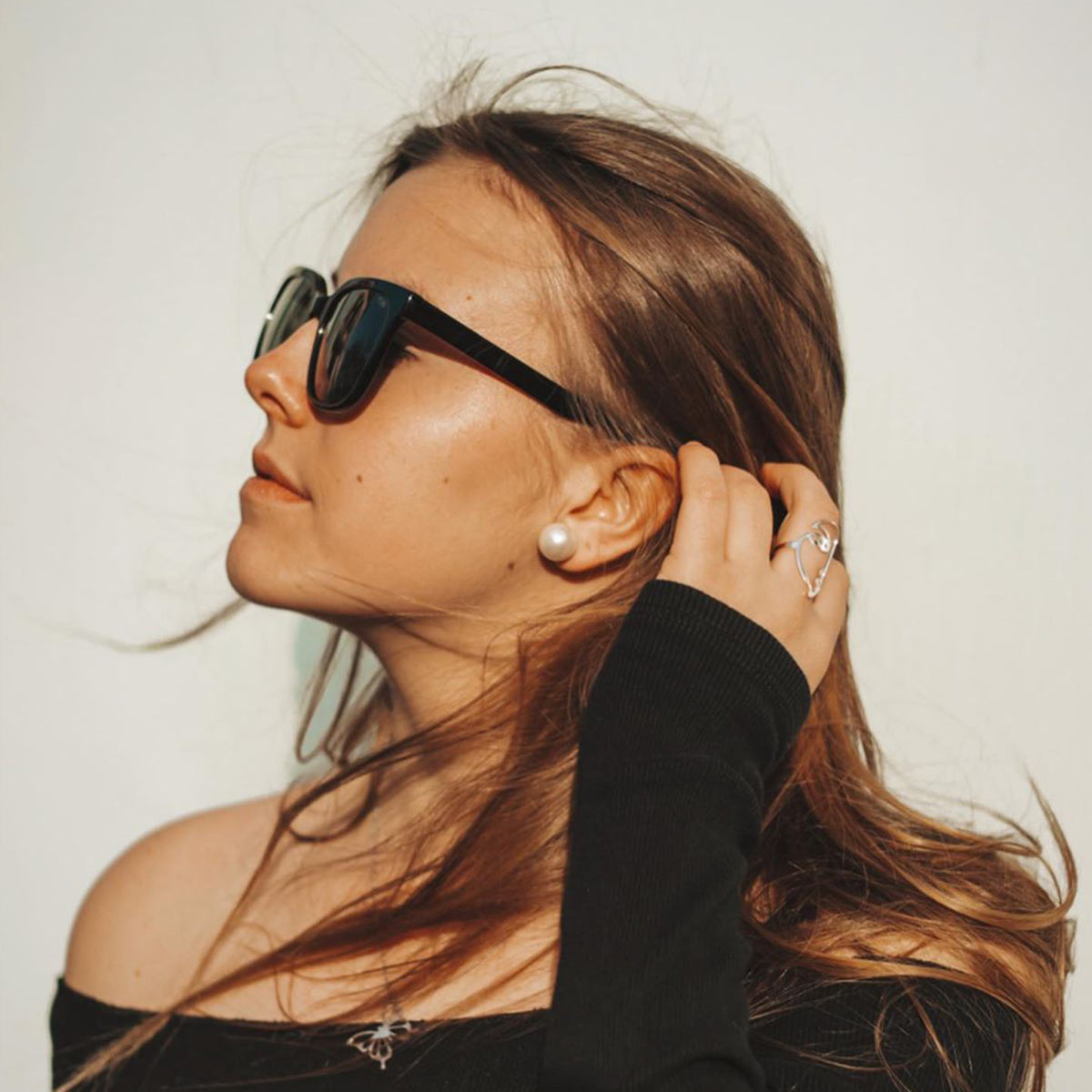 TIJN Delia Tortoise Sunglasses Oval sunglasses tortoise – TOTEME main image 2