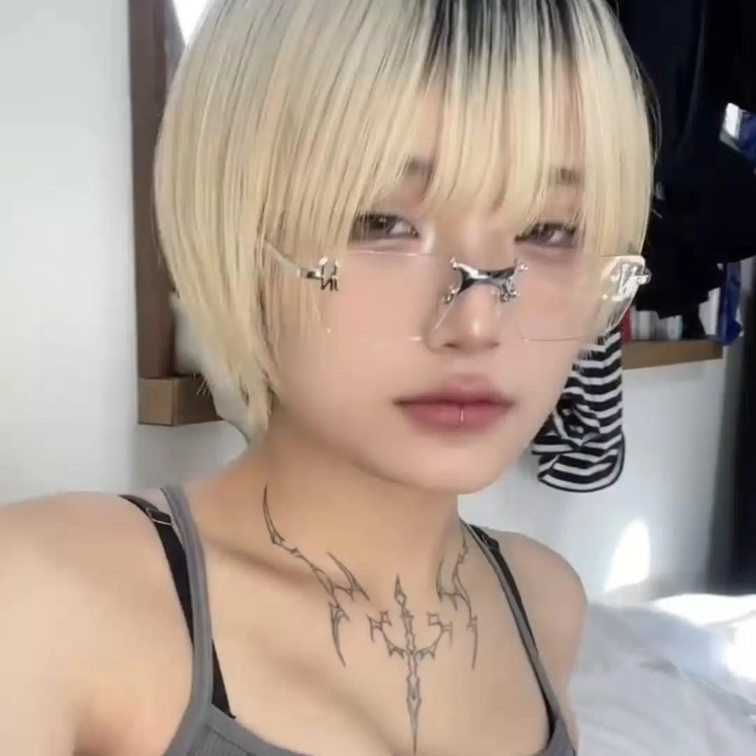 金属シルバーのエンブレムS 01メガネ | 光学 | TIJN